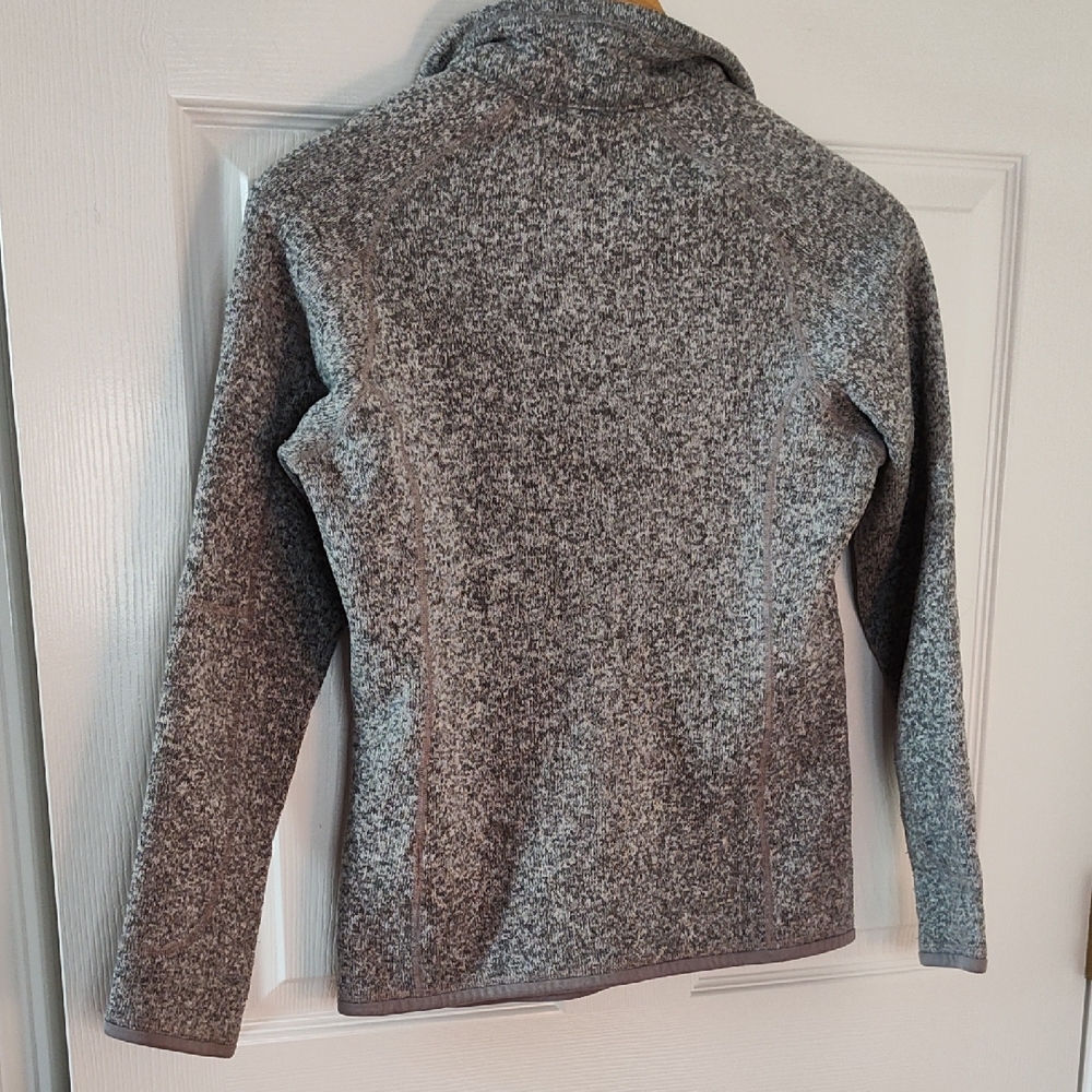 Patagonia Women's Heathered Gray Fleece Jacket - Picture 5 of 6